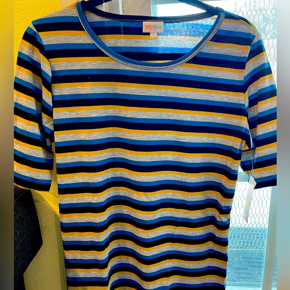 LuLaRoe GiGi Blue gray black Yellow fitted shirt. Matched skirt for outfit!